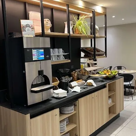 캠파닐 14 - 메인 몽파르나스 3*